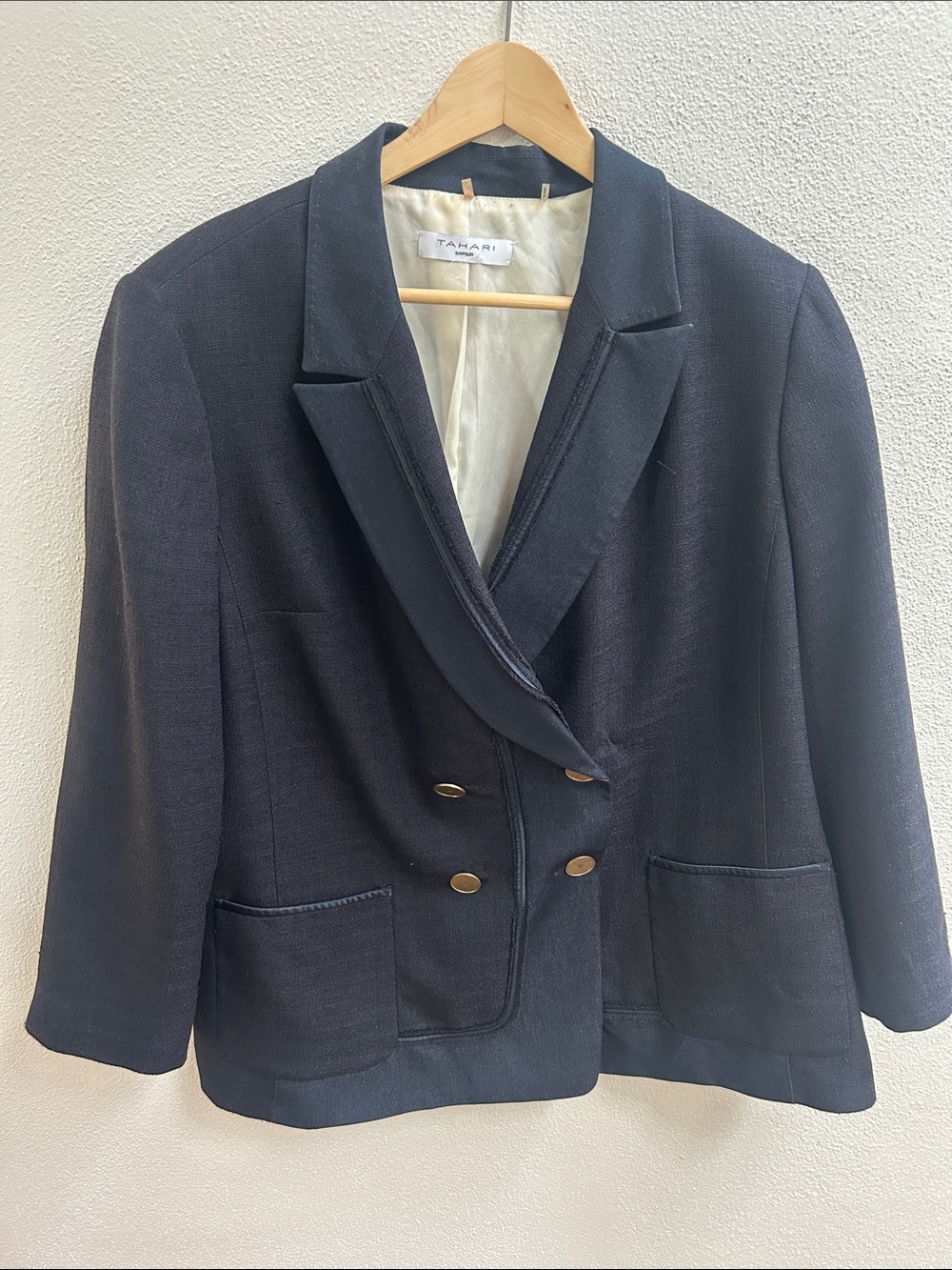 Vintage Double Breasted Lightweight Tahari blazer size 18/XL. Navy blue